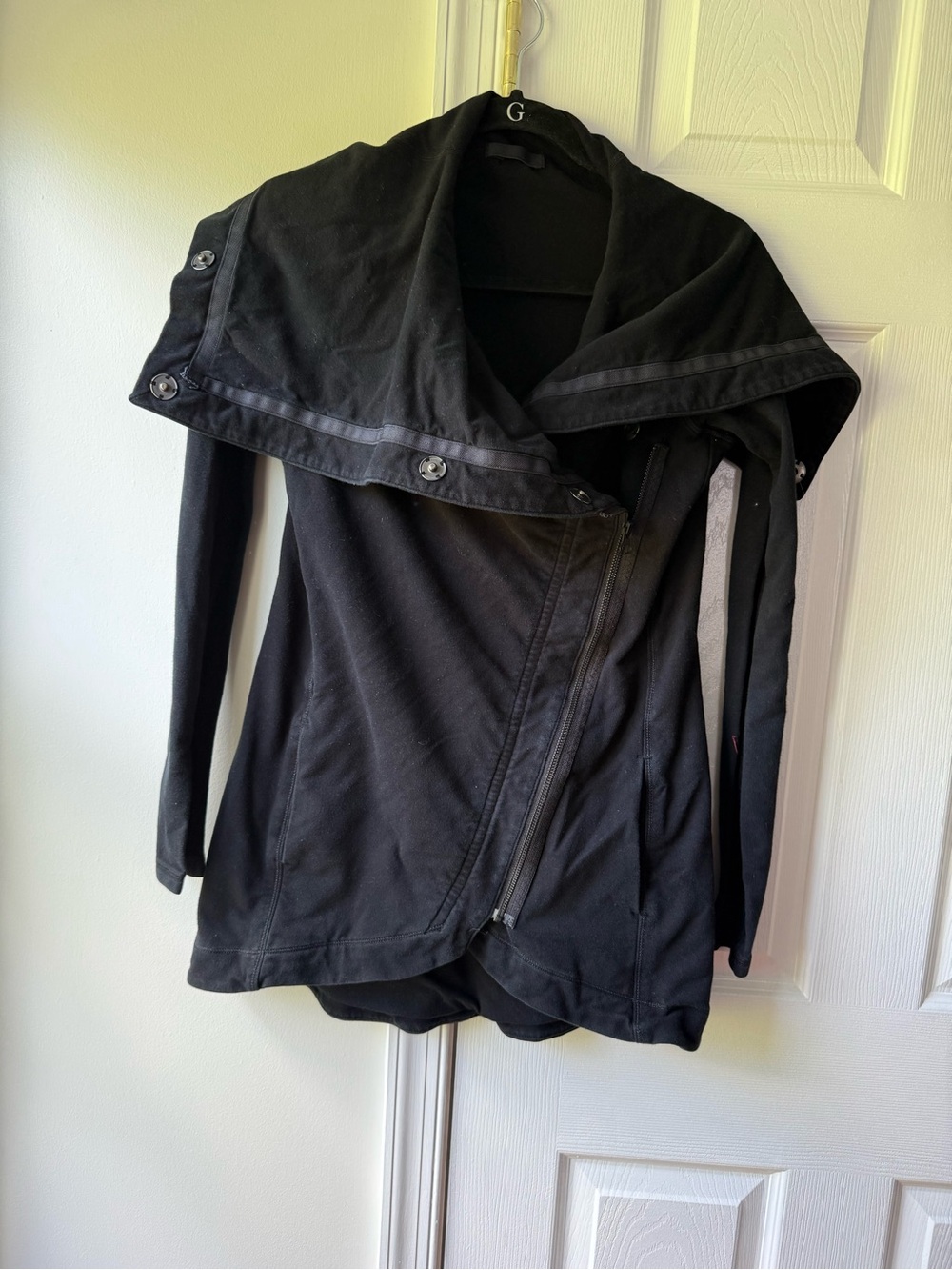 Lululemon  jacket with a unique collar and zipper detail size about S